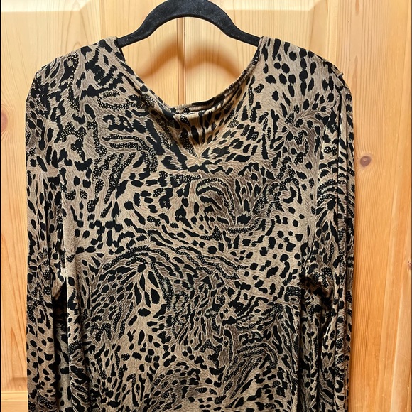 Size Large Animal print Tunic - Picture 6 of 8